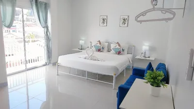 带阳台公寓 — Cinderella Residence